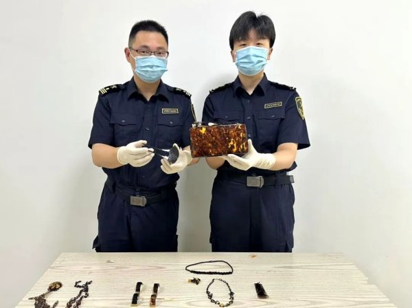 联丰优配  带这种&quot;纪念品&quot;回国可能坐牢! 海关查获274.6克玳瑁制品